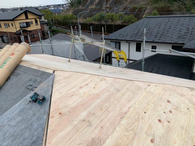 屋根葺き替え野地板_防水シート